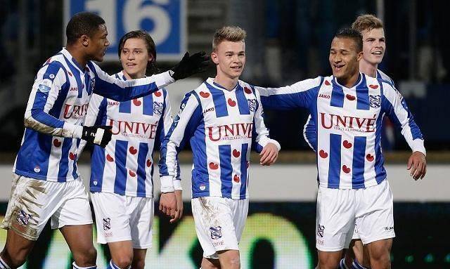 也调侃起他 也调侃起他